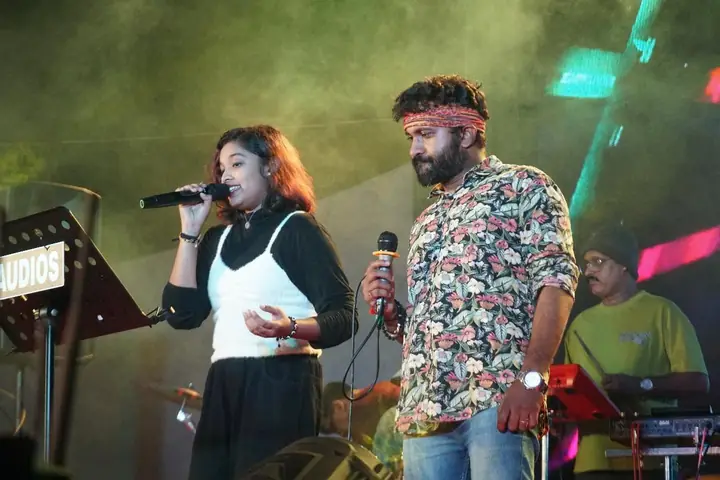 Heart Beats live duet performance