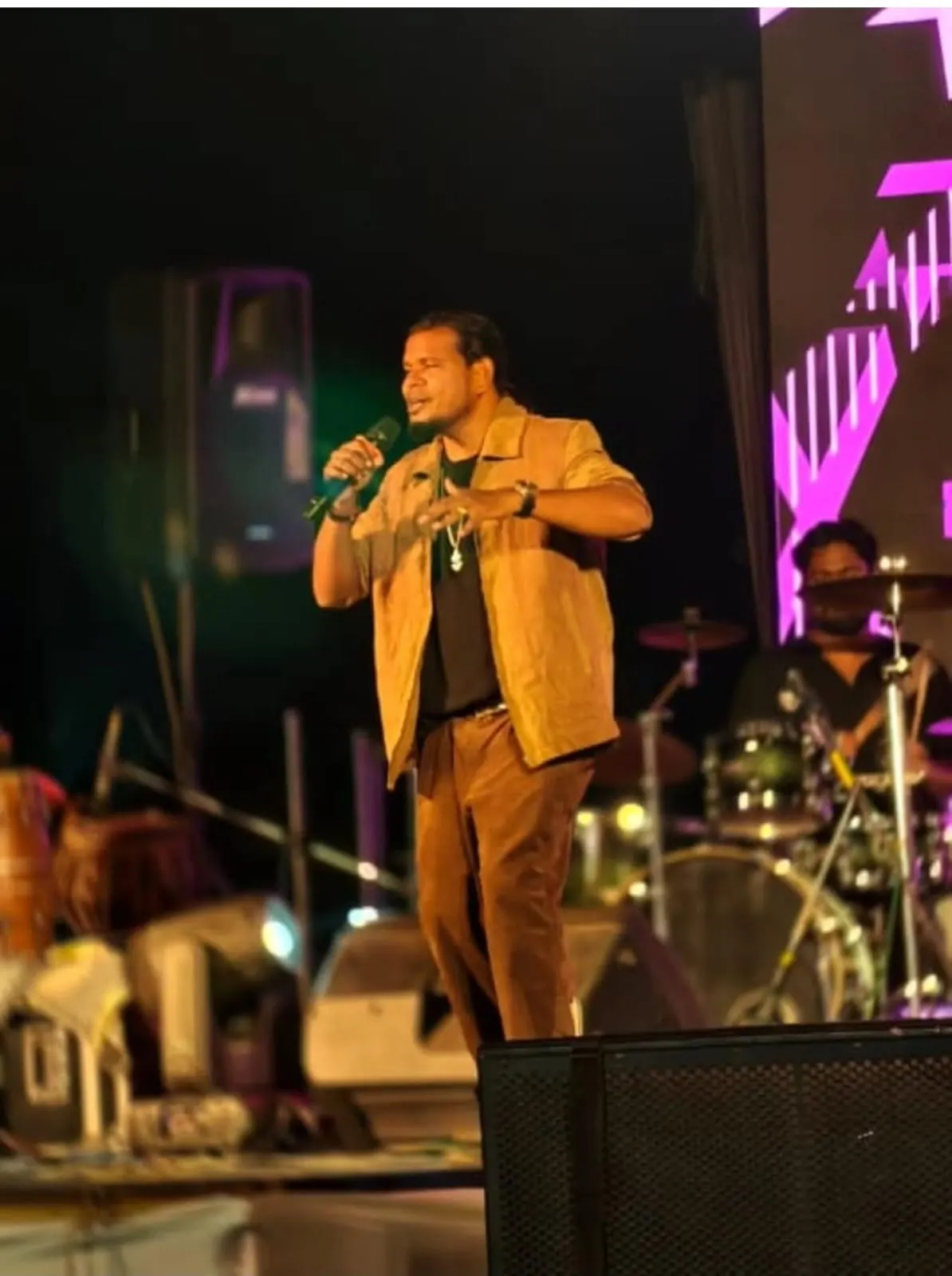 Stage Host Performance by Heart Beats Events